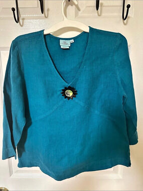 Hot Cotton Linen V-Neck Blouse in Blue Size Medium Like New
